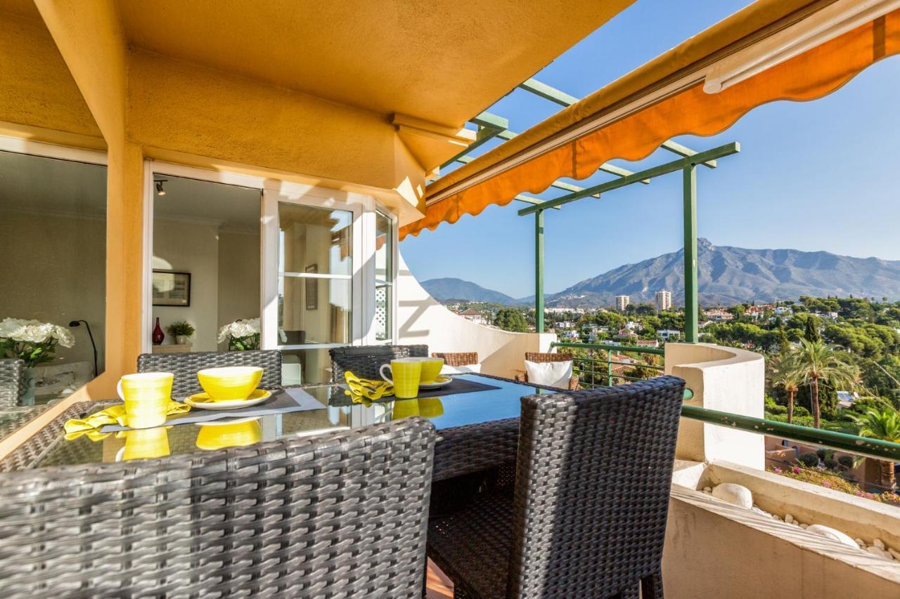 In Senorio De Aloha With Sea Views Apartment Marbella